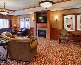 Best Western Plus Capital Inn - Jefferson City - Living room