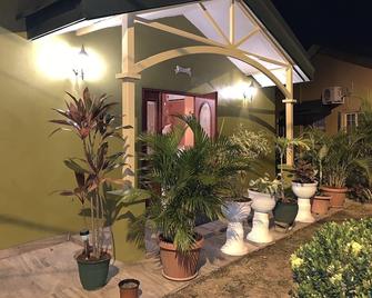 Alluring Ambrosia 3br - Trincity - Widok na zewnątrz