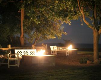 Lake Shore Resort - Fennville - Patio