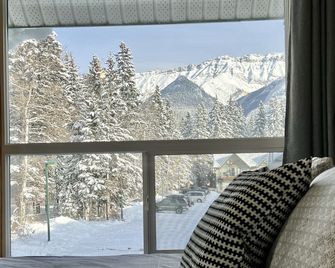 Newreno Spectacula Mountainview Kingbed Jacuzzi Chalet - Harvie Heights - Balcony