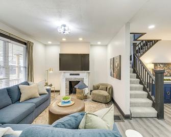 4 Mi to Dtwn: Modern Retreat w/ Yard in Cleveland - Cleveland - Olohuone