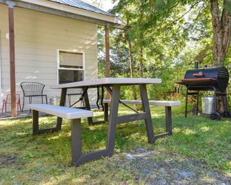 Perfect Location, Comfortable & Convenient for a long-term stay w/two bedrooms - Seward - Terasa