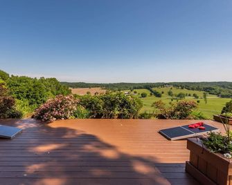 Beautiful New Cottage w/ Endless Hilltop Views - Paoli - Balcón