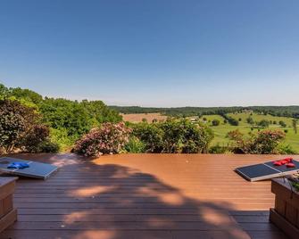 Beautiful New Cottage w/ Endless Hilltop Views - Paoli - Balcony