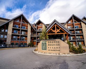Relaxing condo w/ swimming pool and hot tub br Free parking br Banff pass incl. - Canmore - Building