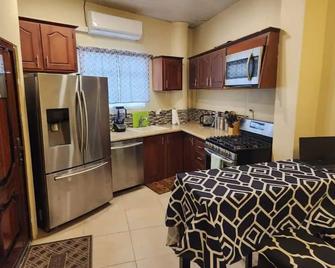 A quiet place - Piarco - Kitchen