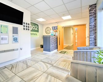 Go2 Gloucester Hotel By OYO - Gloucester - Front desk