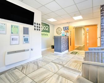 Go2 Gloucester Hotel By OYO - Gloucester - Front desk
