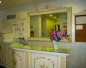Hotel Oasi - Lignano Sabbiadoro - Front desk