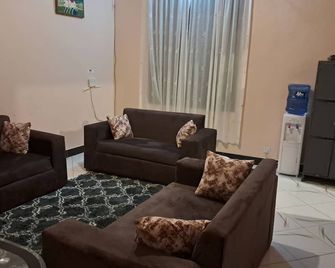 victorious chillzone hostel - Nkoanrua - Sala de estar