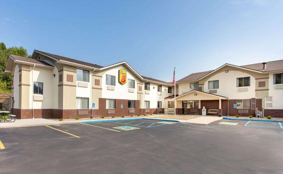 Super 8 By Wyndham Weston Wv 70 9 1 Weston Hotel Deals