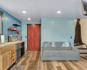 The Northern Lights Oasis - Wasilla - Living room