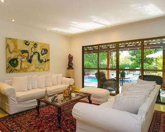 Luxobrasil #rj706 House 04 Suites Itanhangá House Seasonal Rent - Rio de Janeiro - Wohnzimmer
