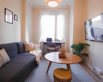 Modern Boho Charm in Kallio, Walk to City Center - Helsinki - Soggiorno