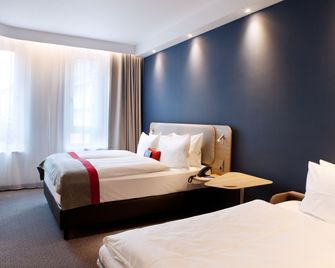 Holiday Inn Express Saarbrücken By IHG - Saarbruecken - Bedroom
