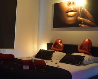 SPA privatif Love room, Le Hammam et Bulles, chez Nuits Chartraines - Chartres - Chambre