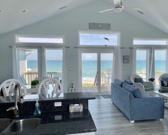 Toes in the Sand--Oceanfront - North Topsail Beach - Living room