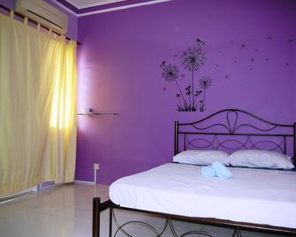 Colourful homestay - (near jeti sky mirror) - Kuala Selangor - Bedroom