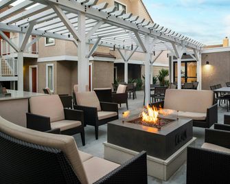 Residence Inn by Marriott Long Beach - Long Beach - Patio