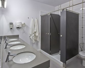Hola Hostal Collblanc - Hospitalet de Llobregat