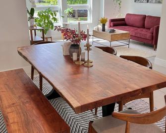 Modern home, walk to City Park, near RiNo+Downtown - Denver - Essbereich