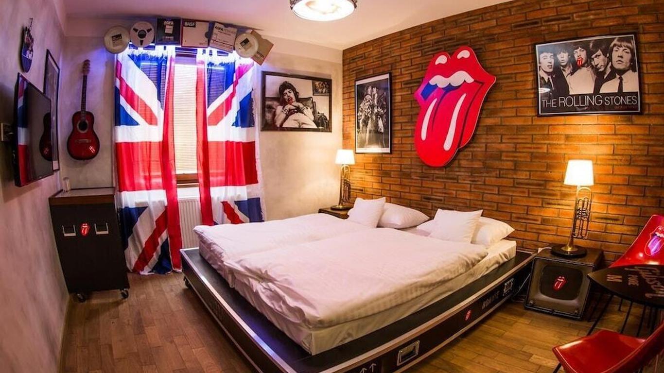 Retro Hotel Garage