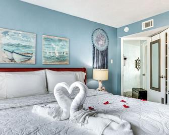 Resort-Style Lake Conroe Retreat with Balcony and View - Willis - Bedroom