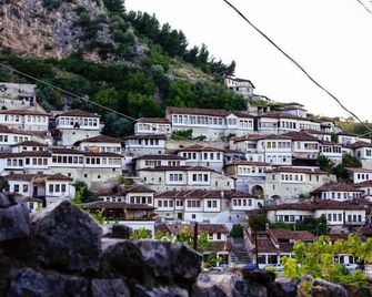 Hotel Vila Nino - Berat - Outdoor view