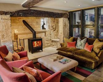 House of George W Davies - Broadway - Salónek