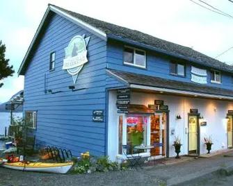 Tofino Paddlers Inn - Tofino - Bygning