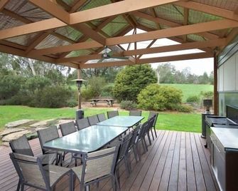 Kilmuir Country Retreat - groups of 12 - 17 people. No pets. - Mansfield - Patio
