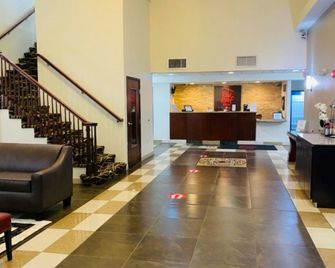 Red Roof Inn & Suites Detroit - Melvindale/Dearborn - Melvindale - Lobby