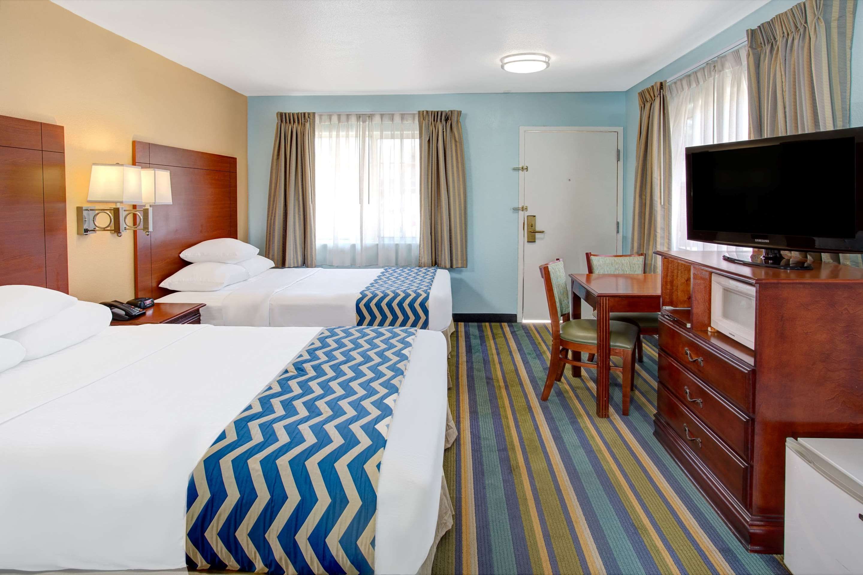 Travelodge by Wyndham Bishop - Bishop - Bedroom