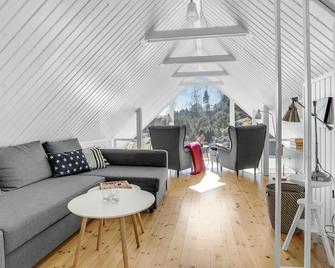 Awesome home in Hobro with kitchen - Hobro - Living room