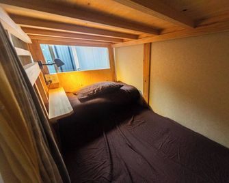 Fukuoka Guesthouse Camp - Fukuoka - Bedroom