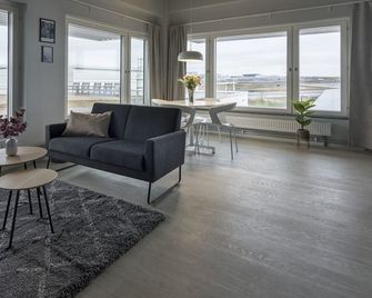 Forenom Hotels & Apartments Arlanda - Arlanda - Pokój dzienny