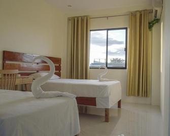 Speed 8 Inn Moalboal - Moalboal - Schlafzimmer