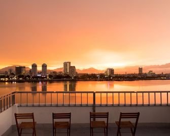 Vitalis Riverside Hotel - Đà Nẵng - Balkon
