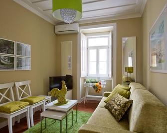 Lisbon Colours Bairro Alto Apartments - Lisbon - Living room