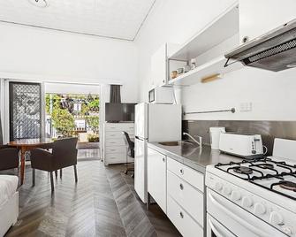 Stroll To Fremantle's Core Studio Apartment - Fremantle - Kitchen