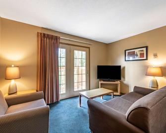 Americas Best Value Inn & Suites St. Marys - Saint Marys - Living room