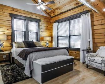 Dog Friendly Private Luxury Cabin in The Texas Hill Country. - Boerne - Ložnice