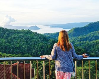 Sang Yoo Mountain View Tagaytay Hotel - Taal Lake View - Tagaytay - Balcón