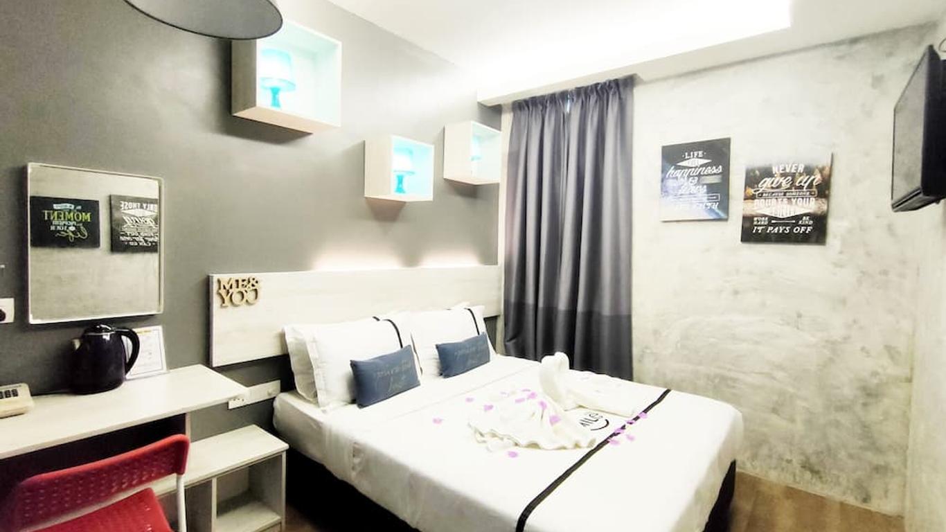 سمايل هوتل داناو كوتا