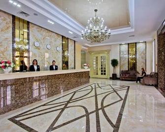 Plaza Hotel Almaty - Almaty - Front desk