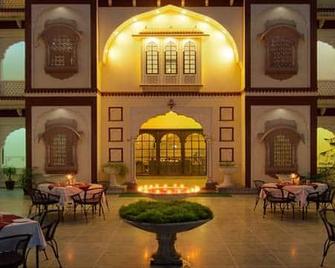 Rajvi Palace Hotel - Hanumāngarh - Restaurante
