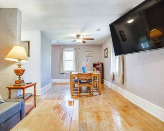 Snowmobile Trail On-Site Waterfront Mound Gem! - Mound - Sala de jantar