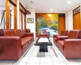 Urbanview Hotel Sakura Bandung - Bandung - Lobby