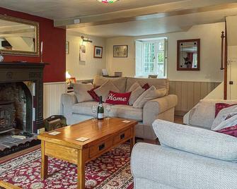 2 bedroom accommodation in Shaftesbury - Shaftesbury - Вітальня