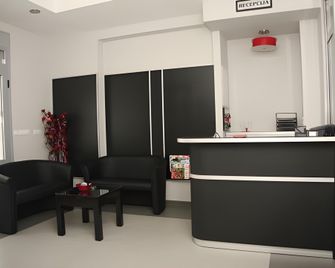 Hotel Piramida - פודגוריצה - דלפק קבלה